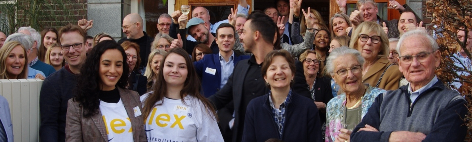 Laiminga šypsanti šeima, kurią remia LLex